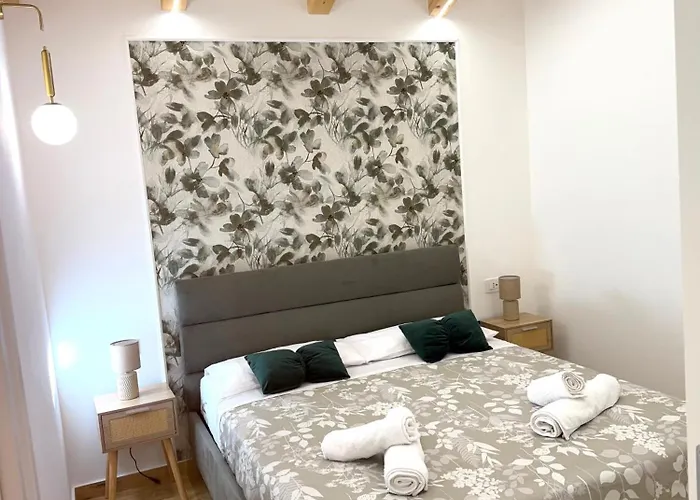 Three Diamonds House