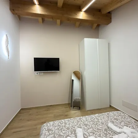 Three Diamonds House Apartament Katania