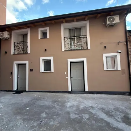 Three Diamonds House * Κατάνια
