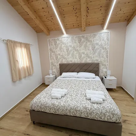 Three Diamonds House דירה
