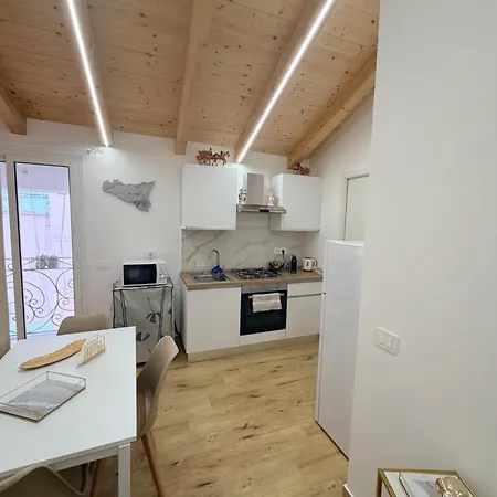 Three Diamonds House * קטאניה