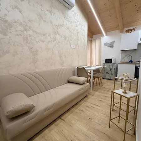 Three Diamonds House * Catania